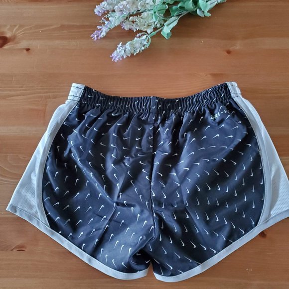 Nike Dri-FIT Shorts  6x Girl's - Picture 8 of 13